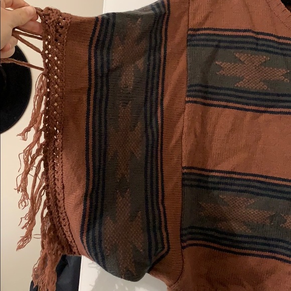 Poncho - Picture 2 of 5